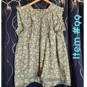 Adorable Ruffle Sleeve bib top Suzanne Betro 3x